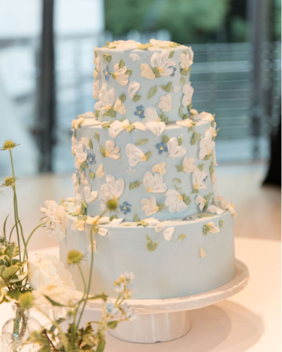 blue and white floral wedding cake